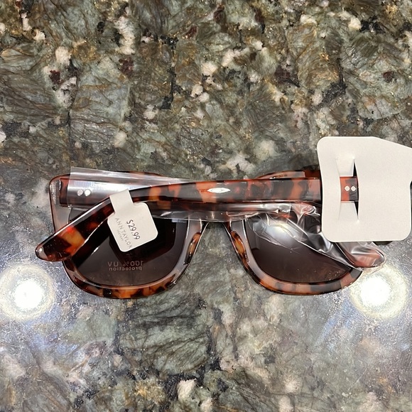 Ann Taylor Tortoise Shell sunglasses - Picture 2 of 3